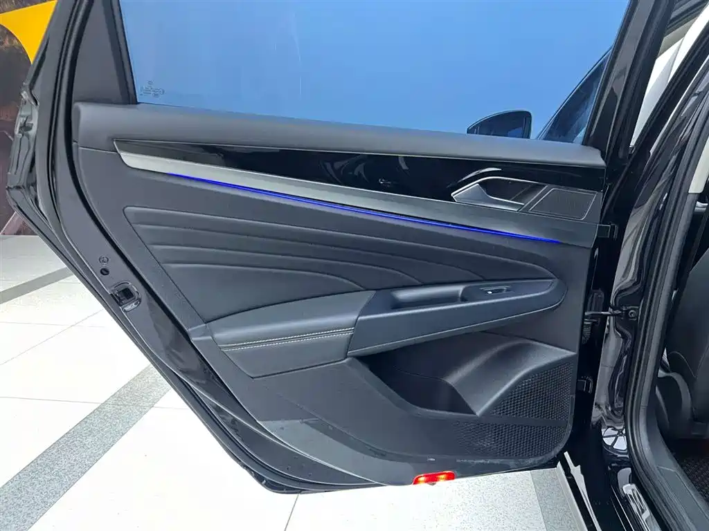 Volkswagen Passat 2023 — фото 29