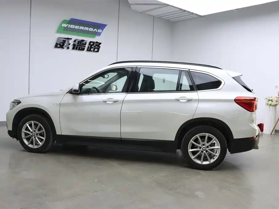 BMW X1 2019 — фото 4