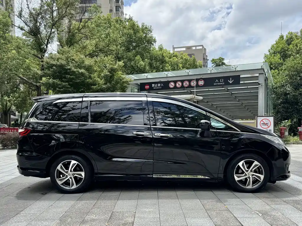 Honda Odyssey 2016 — фото 6