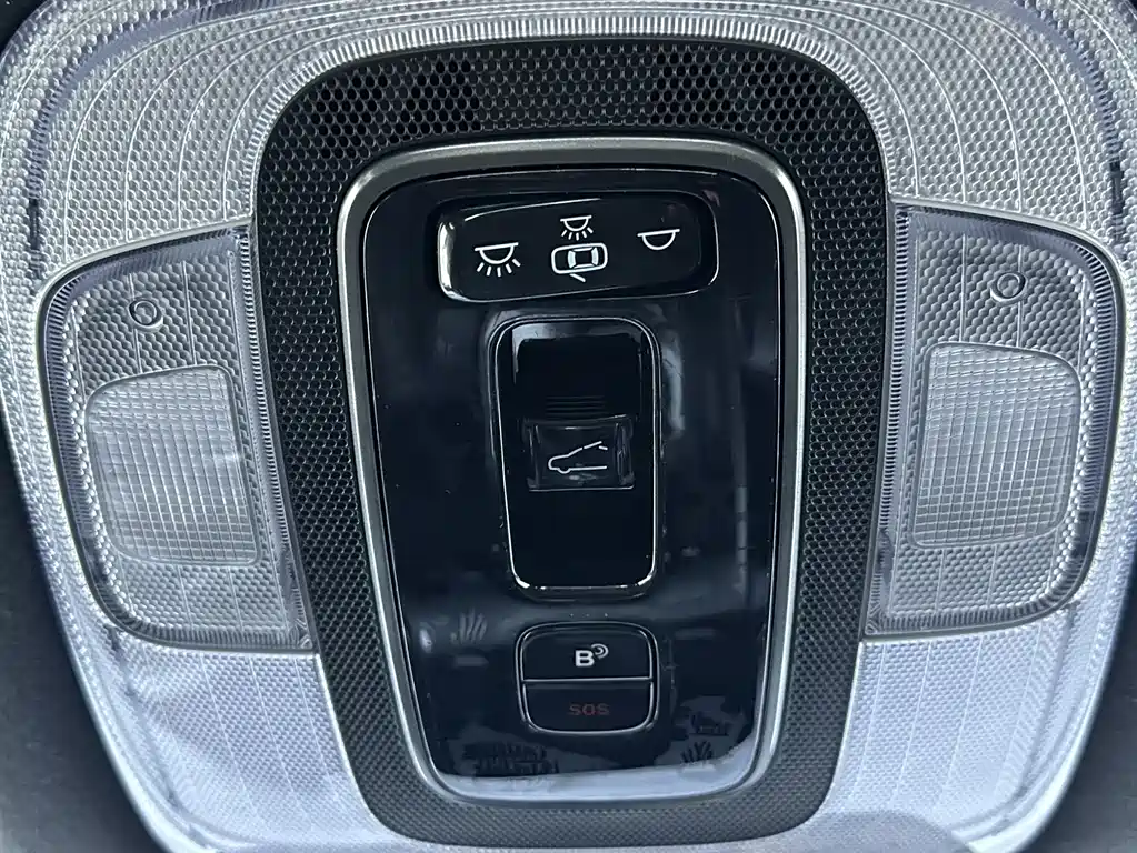 Hyundai Elantra 2023 — фото 18