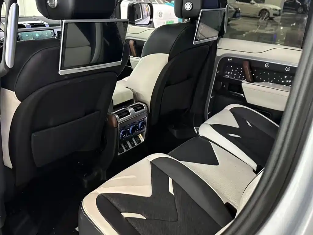 Land Rover Defender 2021 — фото 9