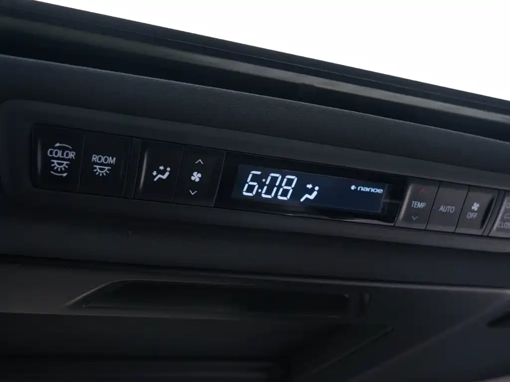 Toyota Alphard 2021 — фото 22