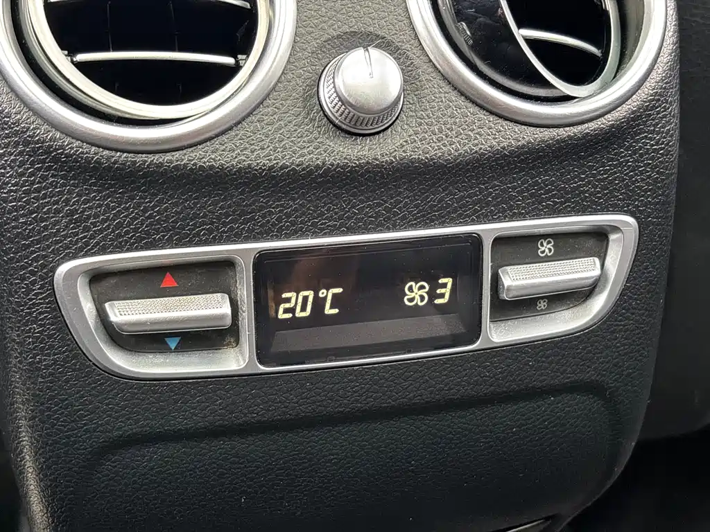 Mercedes-Benz GLC 2017 — фото 16