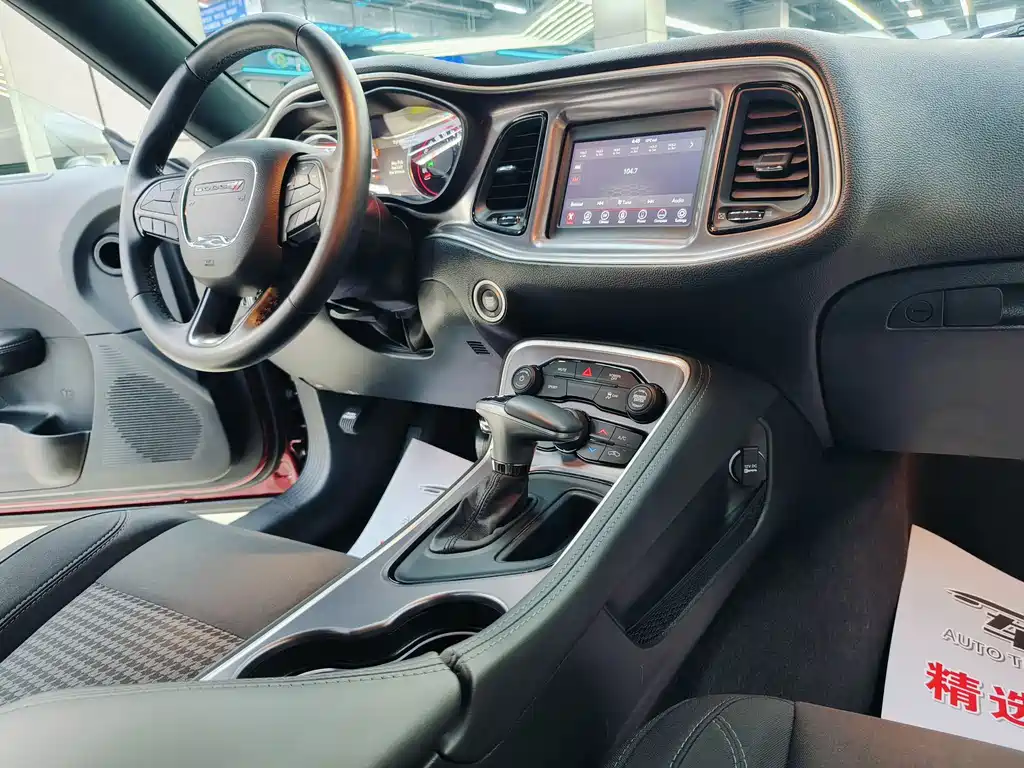 Dodge  2019 — фото 10