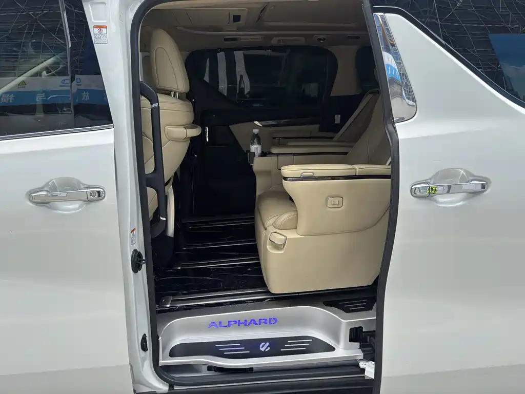 Toyota Alphard 2021 — фото 11