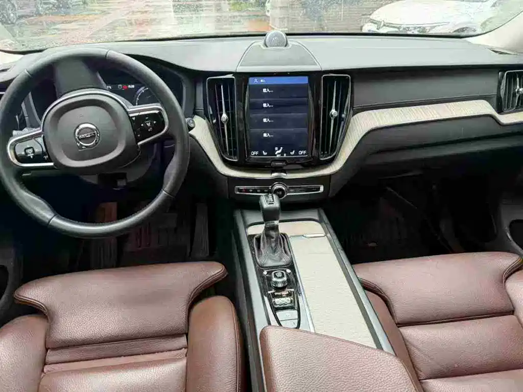 Volvo XC60 2019 — фото 3