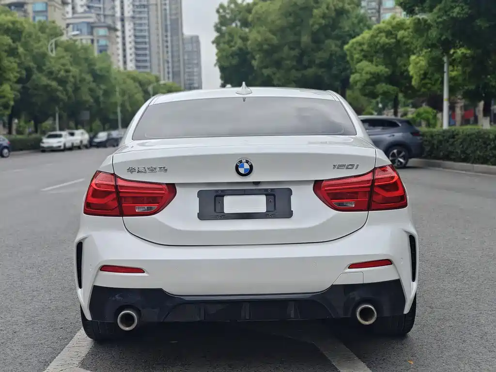 BMW 1 Series 2021 — фото 16