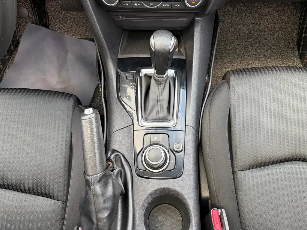 Mazda 3 Axela 2016 — фото 11