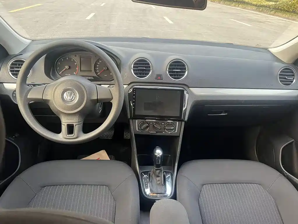 Volkswagen Jetta 2015 — фото 11