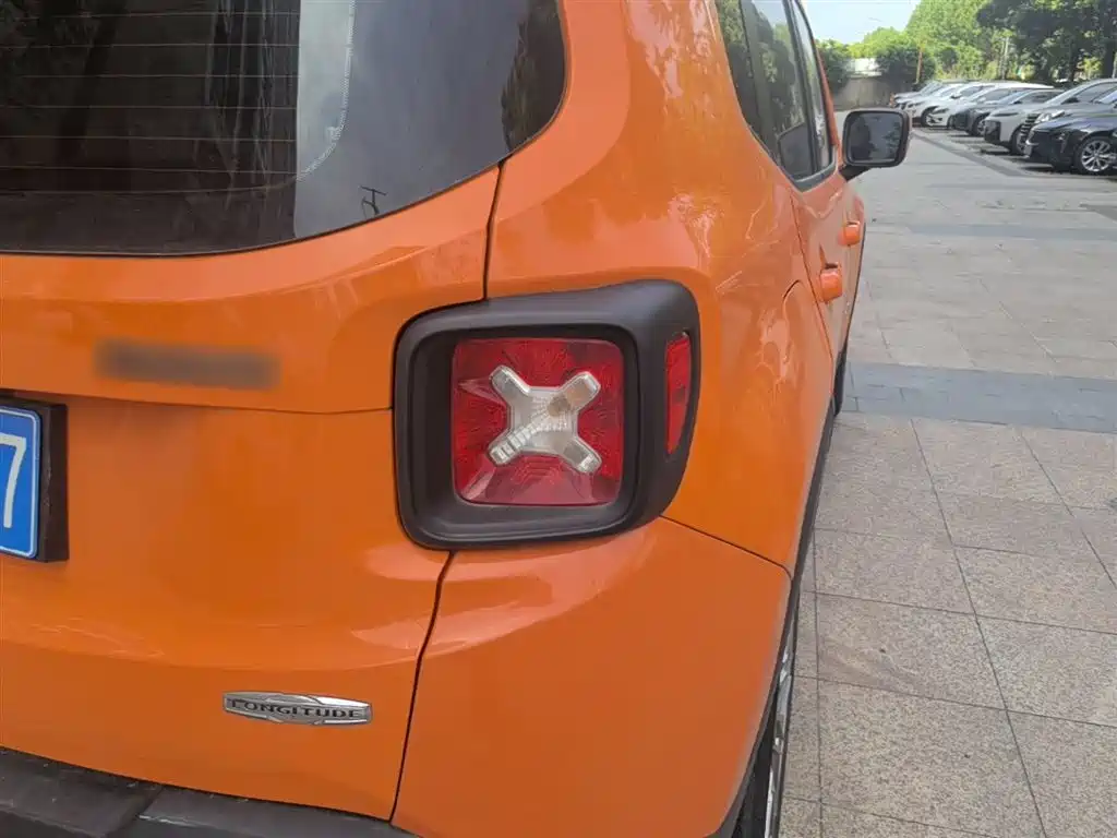 Jeep Renegade 2017 — фото 8