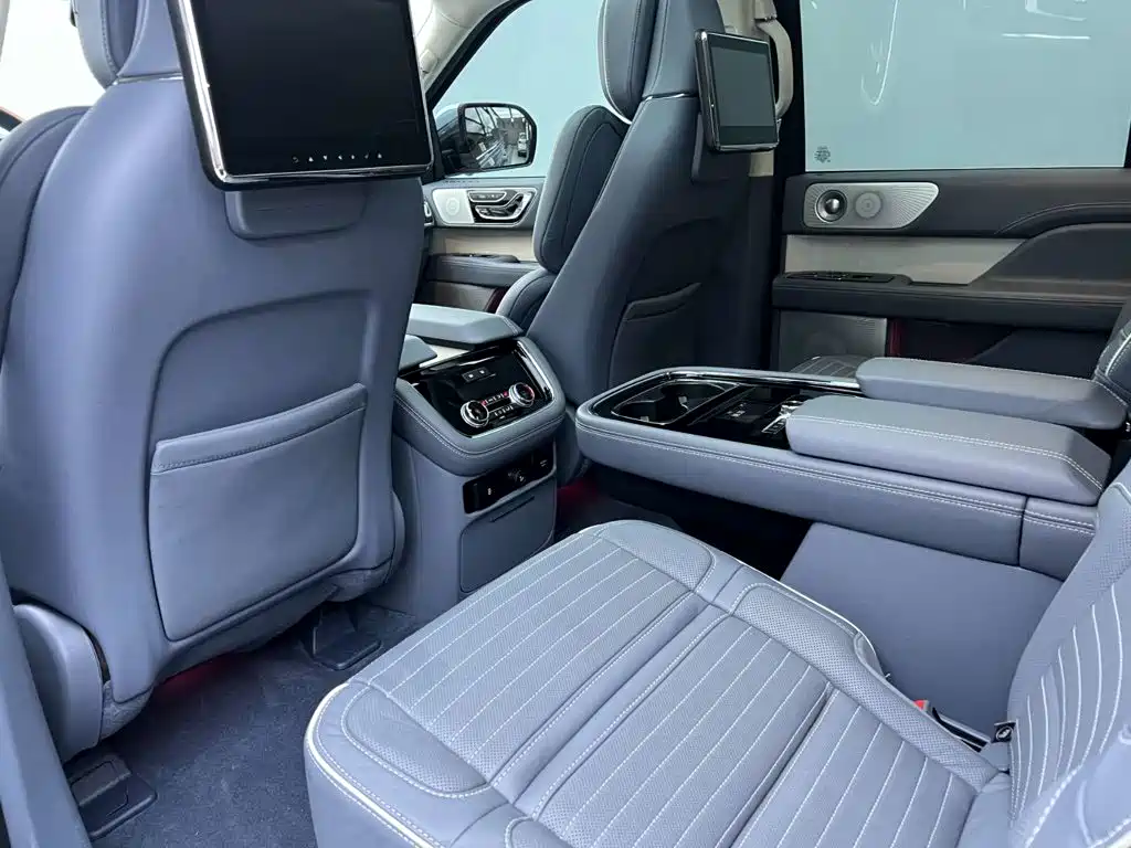 Lincoln Navigator 2019 — фото 19