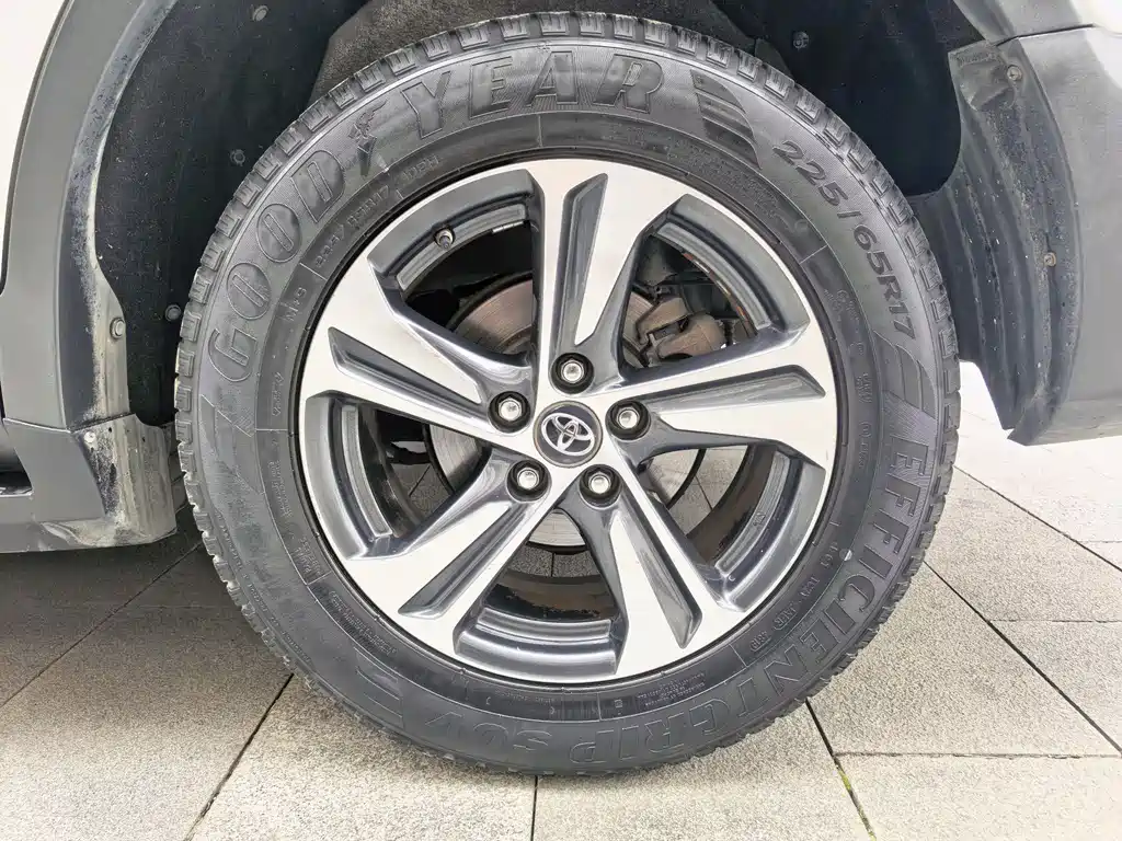 Toyota RAV4 2016 — фото 23