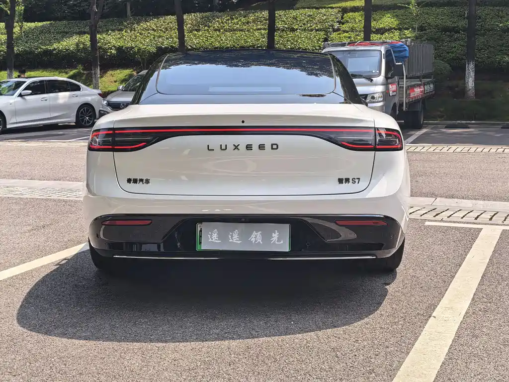 Luxeed Zhijie S7 2024