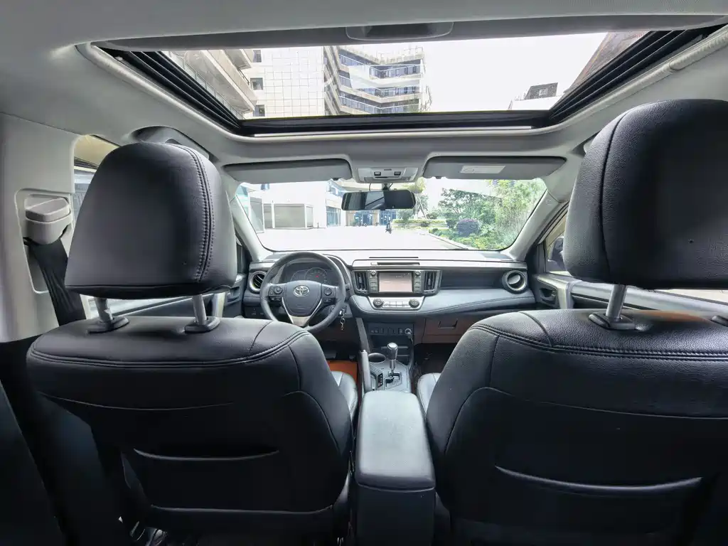 Toyota RAV4 2016 — фото 16