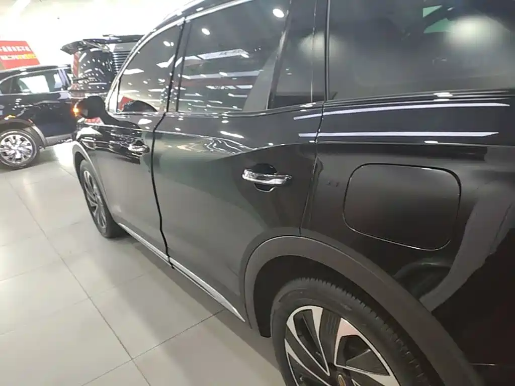 Hongqi HS7 PHEV 2025