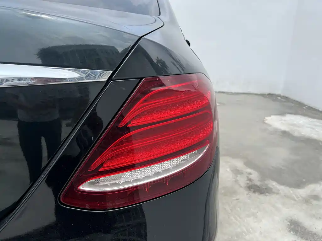 Mercedes-Benz E-Class 2019 — фото 15