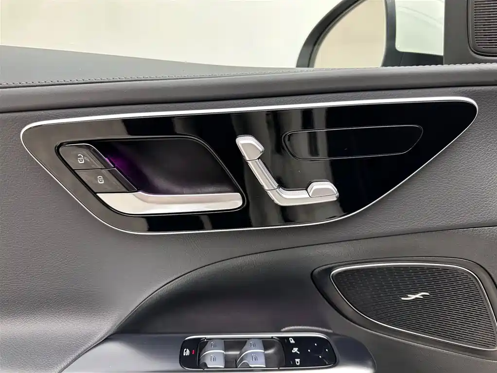Mercedes-Benz C-Class 2024 — фото 15