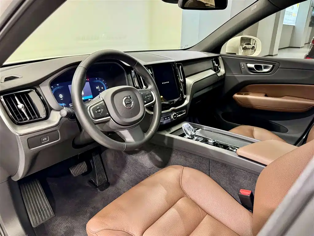 Volvo XC60 2025 — фото 28