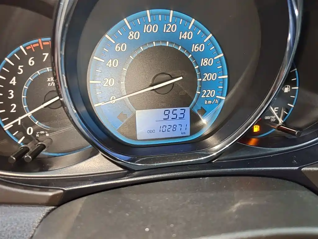 Toyota Yaris L 2015 — фото 12