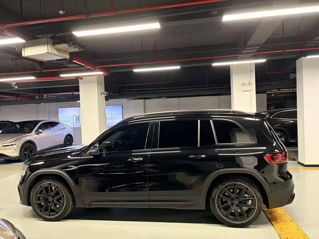 Mercedes-Benz GLB AMG 2025 — фото 8