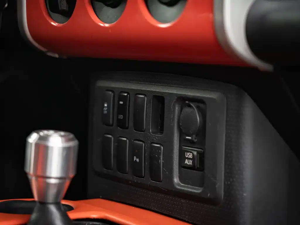 Toyota FJ Cruiser 2013 — фото 12