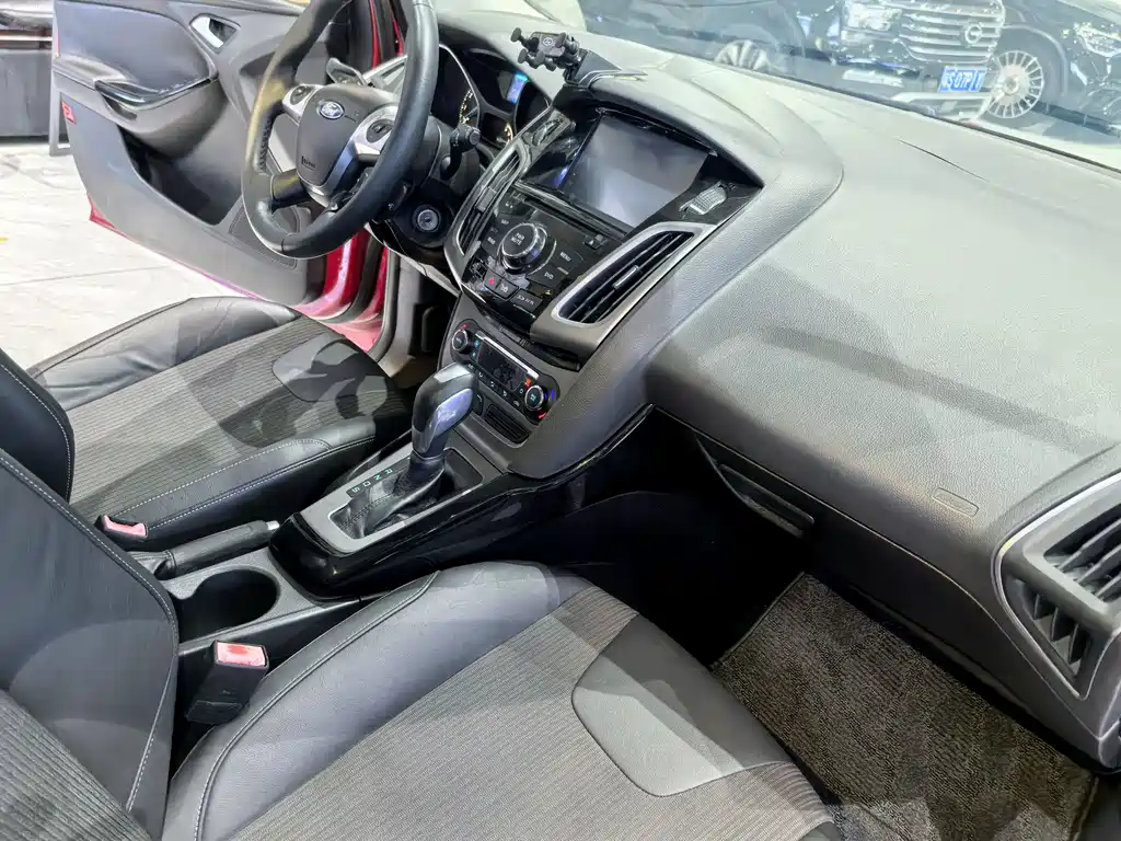 Ford Focus 2013 — фото 13