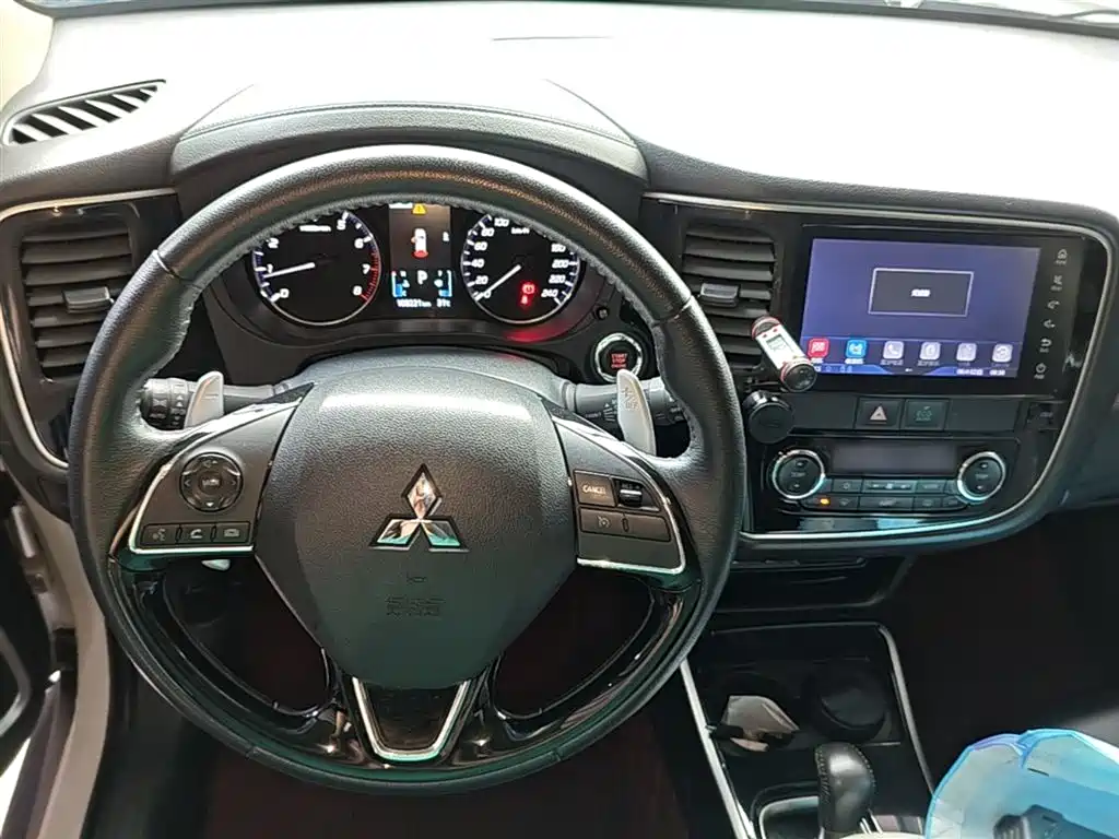 Mitsubishi Outlander 2018 — фото 10