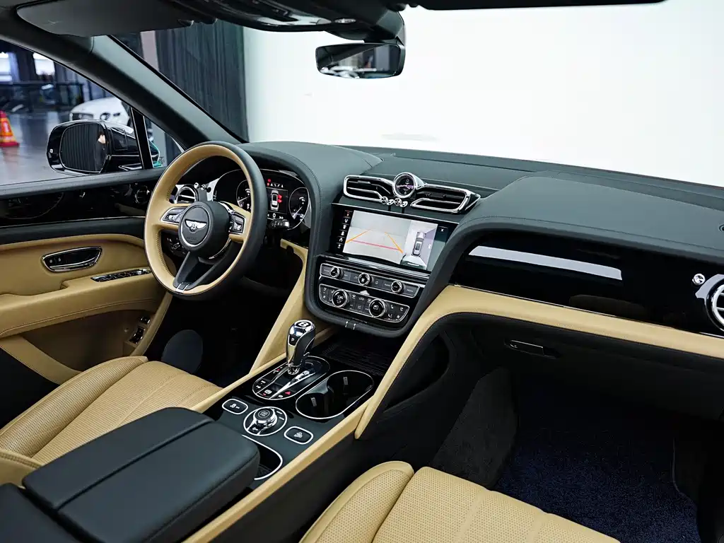 Bentley Bentayga 2023 — фото 18