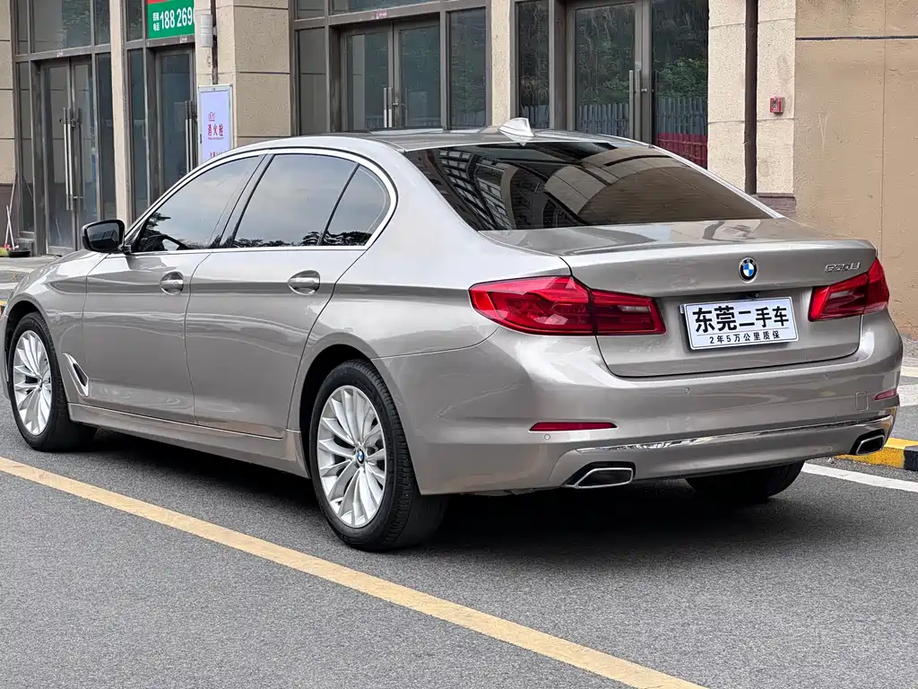 BMW 5 Series 2018 — фото 11