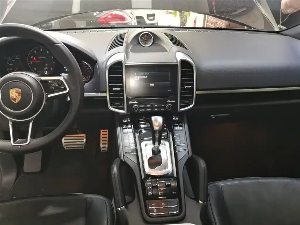 Porsche Cayenne 2016 — фото 13