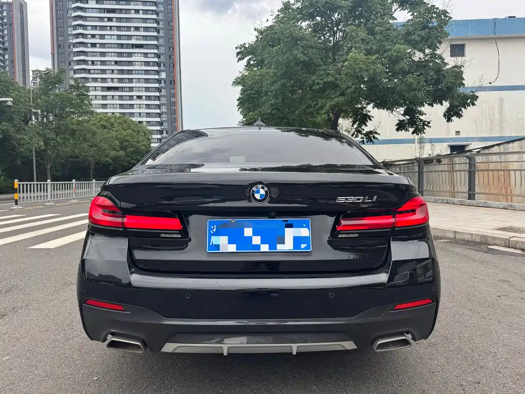 BMW 5 Series 2022 — фото 10
