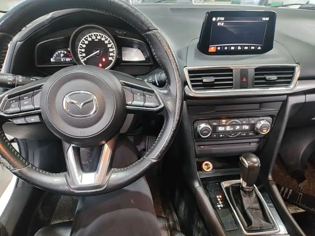 Mazda 3 Axela 2017 — фото 10