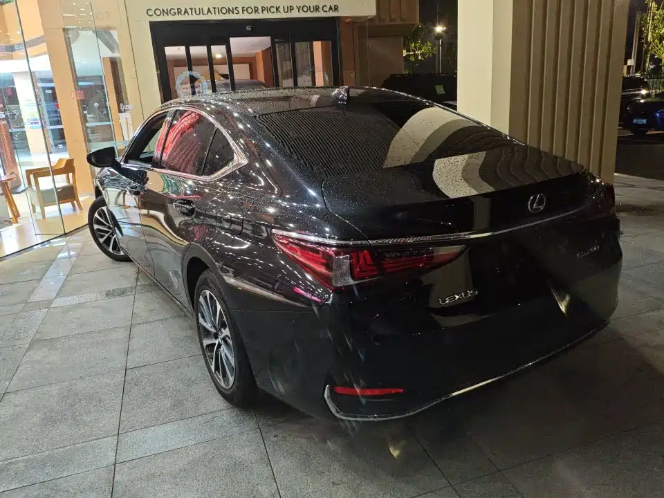Lexus ES 2024