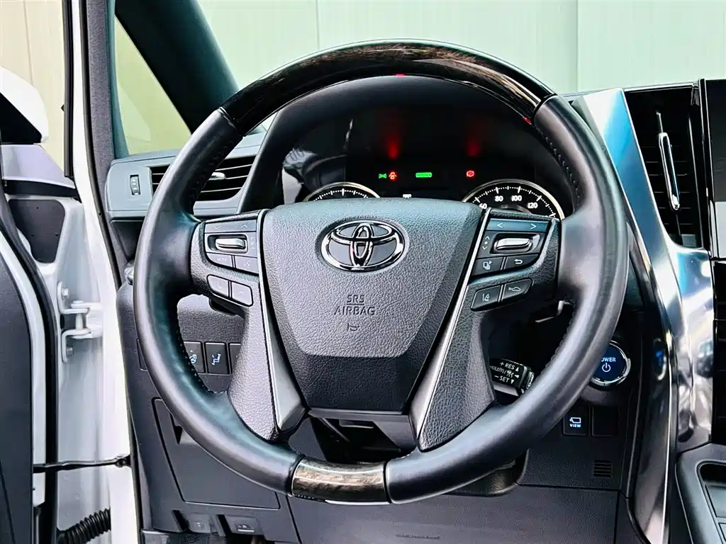 Toyota Alphard 2022 — фото 10