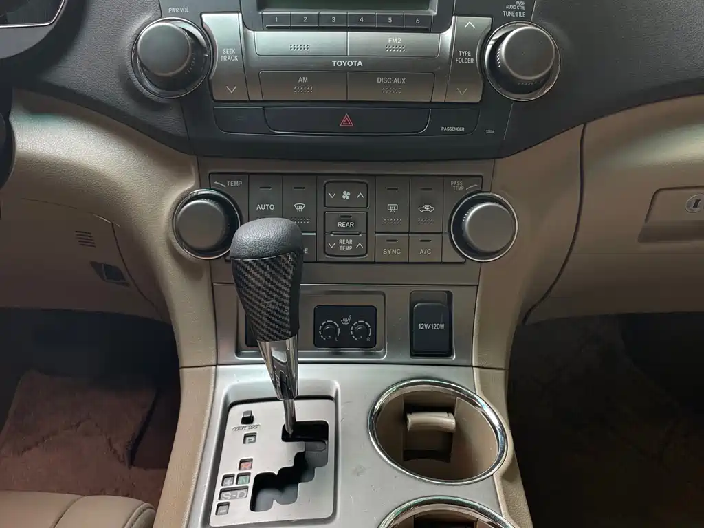 Toyota Highlander 2011 — фото 8