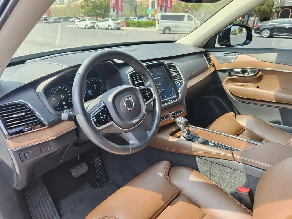 Volvo XC90 2019 — фото 16