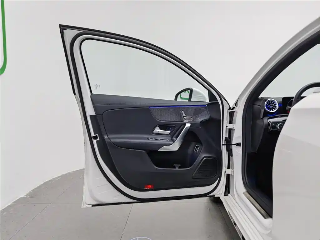 Mercedes-Benz A-Class 2022 — фото 8