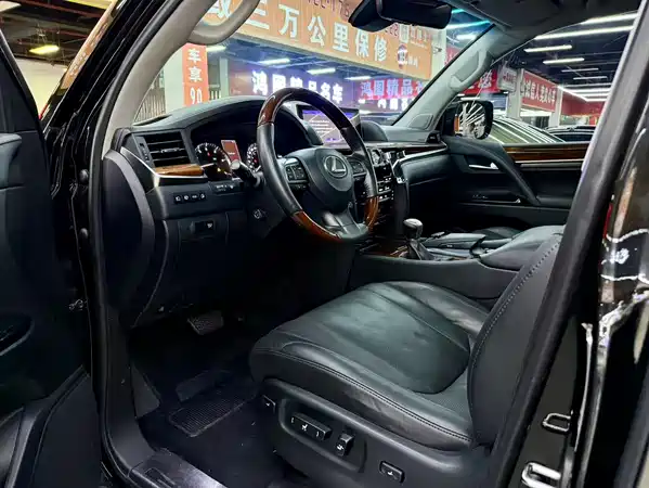 Lexus LX 2016