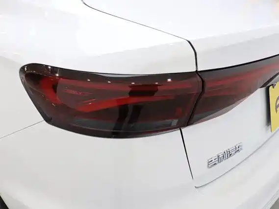 Geely Emgrand 2025 — фото 14