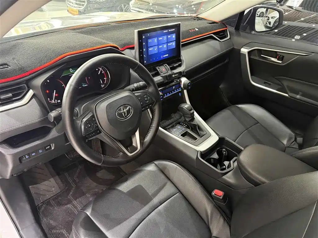 Toyota RAV4 2023 — фото 10