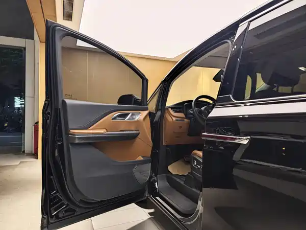Hongqi HQ9 2023