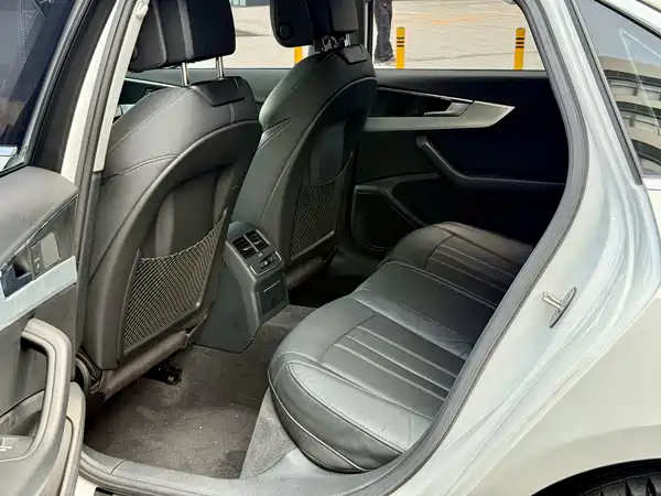 Audi A4L 2021