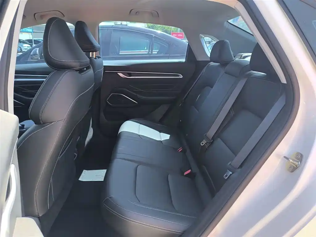 Geely Emgrand 2023 — фото 13