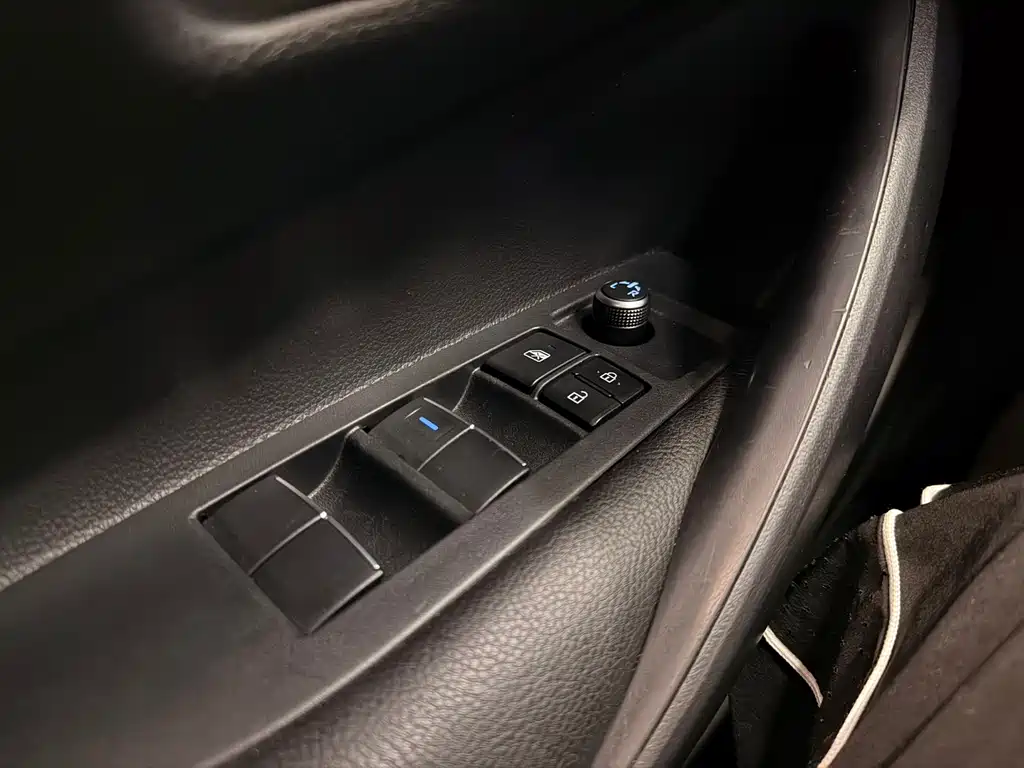 Toyota Corolla 2023 — фото 12