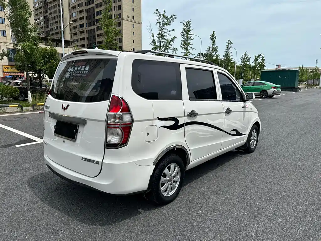 Wuling Hongguang 2014 — фото 8