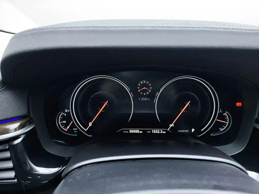 BMW 5 Series 2018 — фото 19