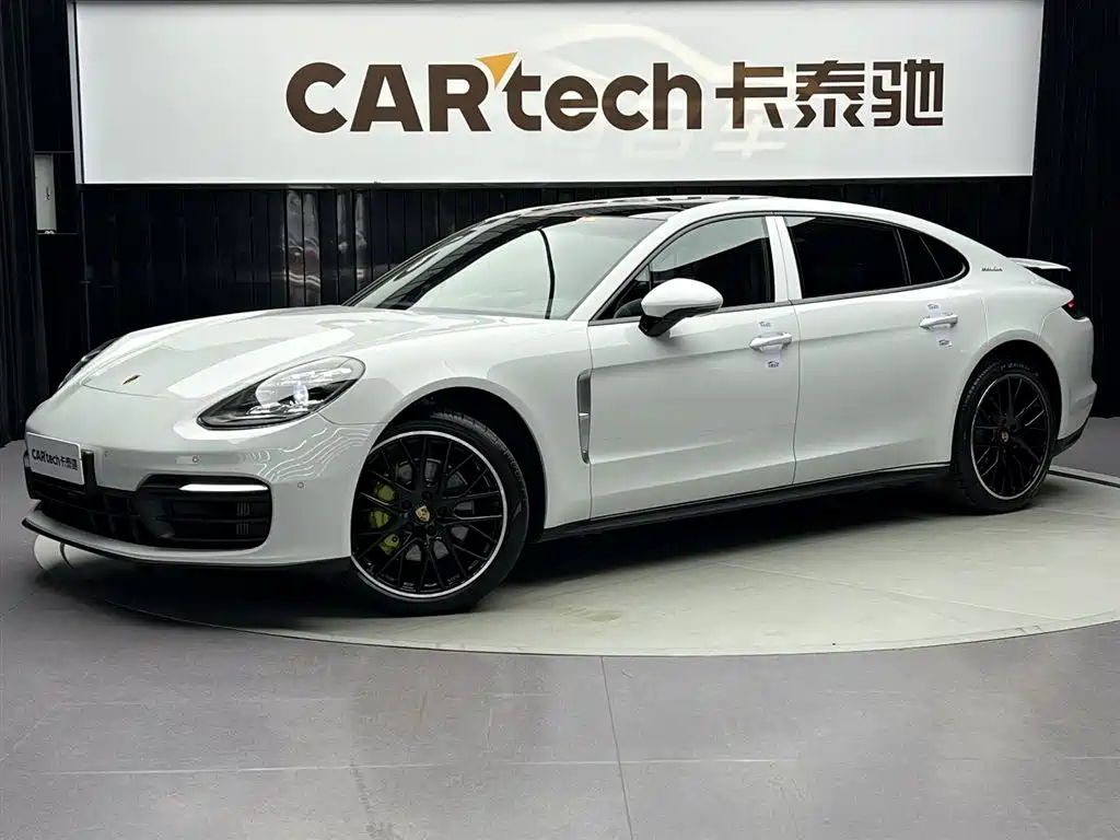 Porsche Panamera 2023 — фото 1