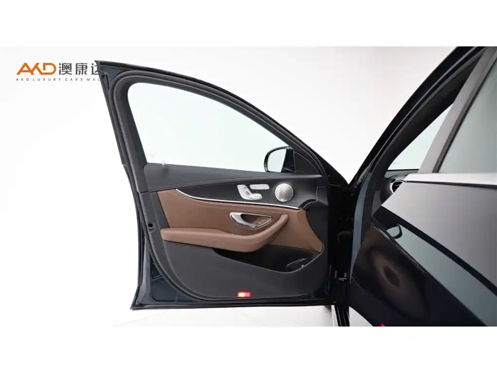 Mercedes-Benz E-Class 2023 — фото 10