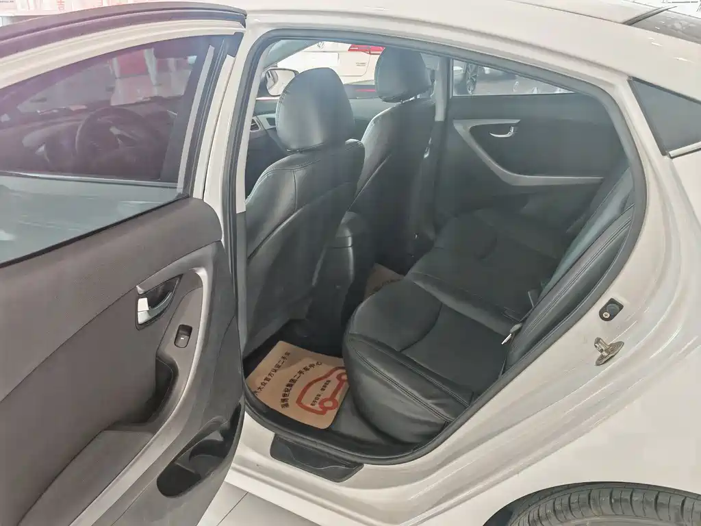Hyundai Elantra Langdong 2018 — фото 15