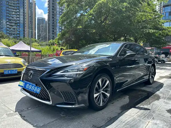 Lexus LS 2021